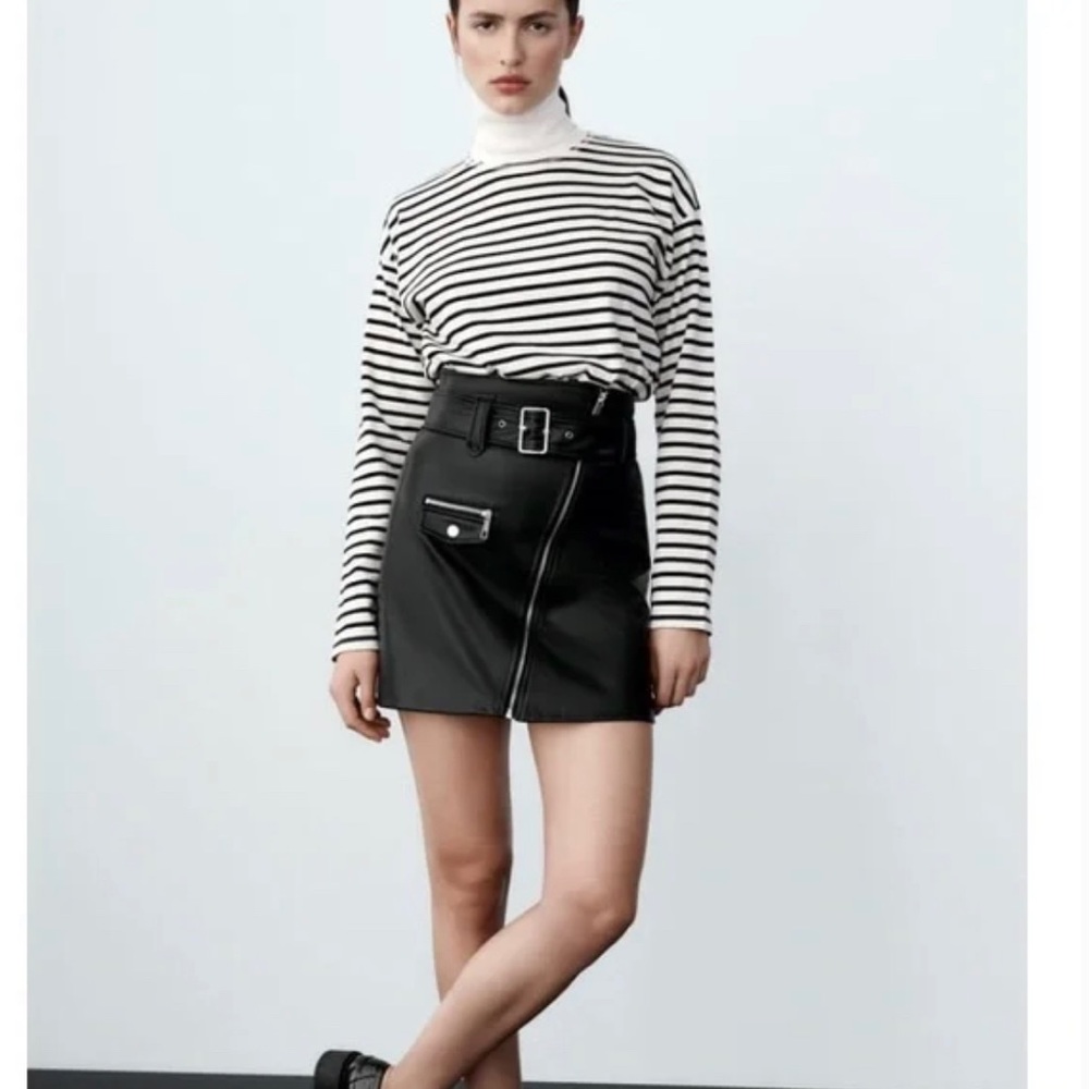 Zara FAUX LEATHER SKIRT WITH ZIPPERS (Size M)
